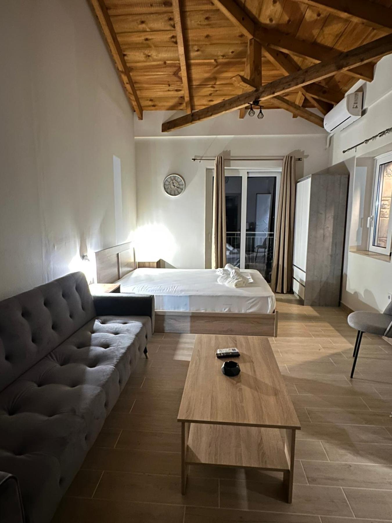 Lithino Rooms Kalamata Exterior foto